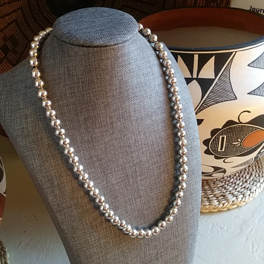 Elegant Navajo Pearls Silver Beaded Necklace